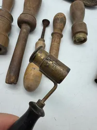 Samling originalt ladeudstyr