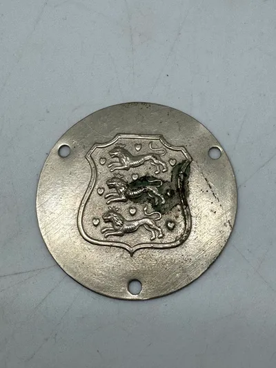 Originalt skjold til frihedskæmper armbind