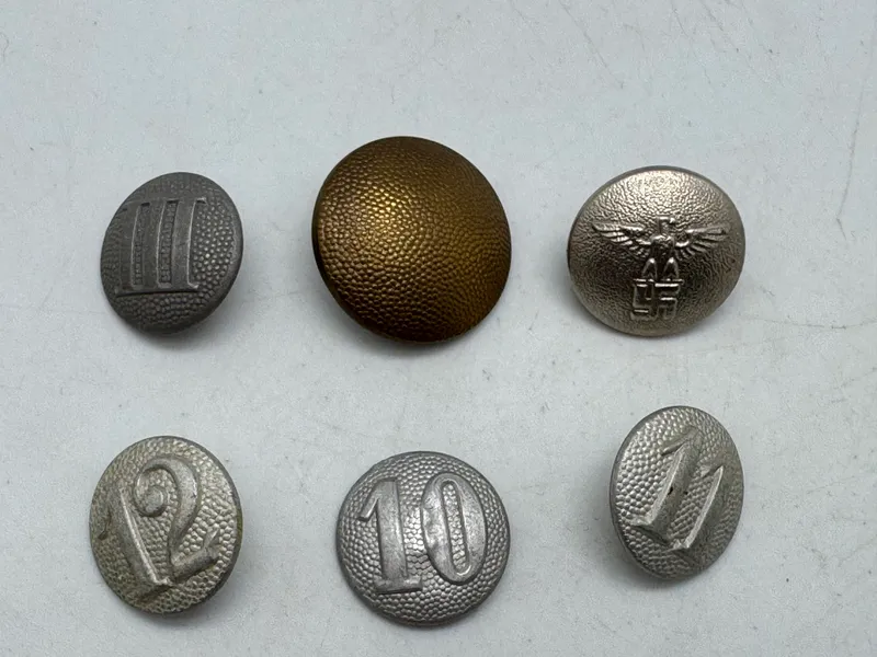 Samling original Tyske WW2 knapper bla. Generals knap