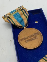 Original UNEF medalje med æske og to sild
