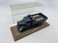 Veludført model af tysk ww2 køretøj med udstillingskasse