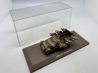 Veludført model af tysk ww2 køretøj med udstillingskasse