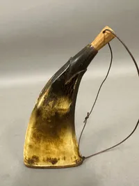 Originalt velfremstillet 18-tals krudt horn