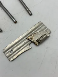 Original amerikansk P38 dåseåbner & og sticks til åbning af ammunitions kasser -ww2