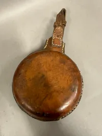 Dansk Feltflaske model 1870 i super stand, blæst på Holmegaard