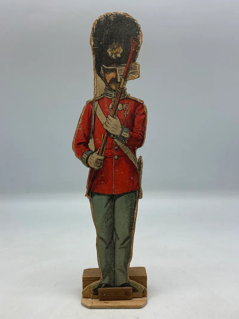 Sjælden stor garderfigur, træ ca 1920