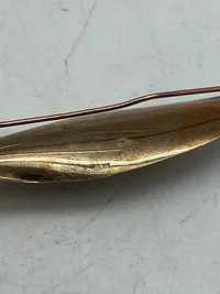 Broche - 8 karat guld, vægt 4 gram (aktuel guldværdi er ca 750,-)