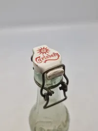 To originale Carlsberg patentflasker