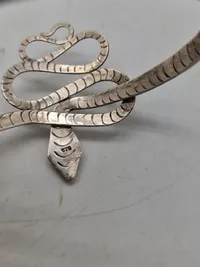 Armring af sterlingsølv med motiv af slange