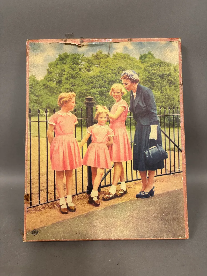 Puslespil med de tre prinsesser og Dronning Ingrid
