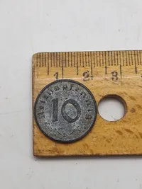 Samling mønter med hagekors - ww2