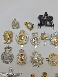 Samling diverse engelske mærker WW2 og efter