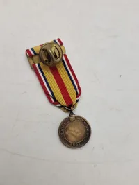 Samling diverse militære medaljer, vinger mm.