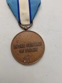 Samling diverse militære medaljer, vinger mm.
