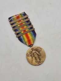 Original ww1 Victory Medal med massere af spændende ribbon bars 1 divsion