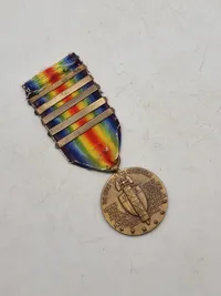 Original ww1 Victory Medal med massere af spændende ribbon bars 1 divsion