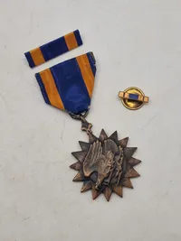 Original ww2 Air Medal med kasse. Navngivet til Sgt Albert Powers i 1944