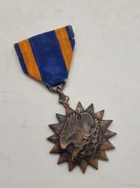 Original ww2 Air Medal med kasse. Navngivet til Sgt Albert Powers i 1944