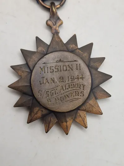 Original ww2 Air Medal med kasse. Navngivet til Sgt Albert Powers i 1944