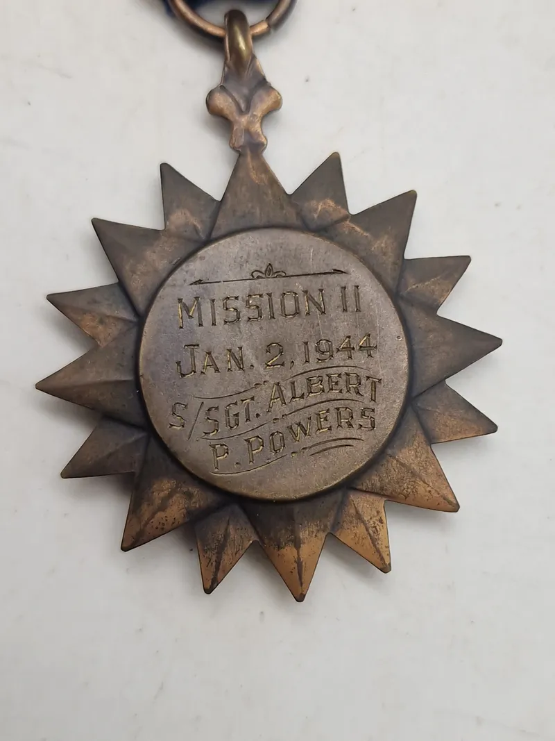 Original ww2 Air Medal med kasse. Navngivet til Sgt Albert Powers i 1944