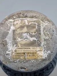 Original kande med motiv af forsvarsministeren og militære mottoer