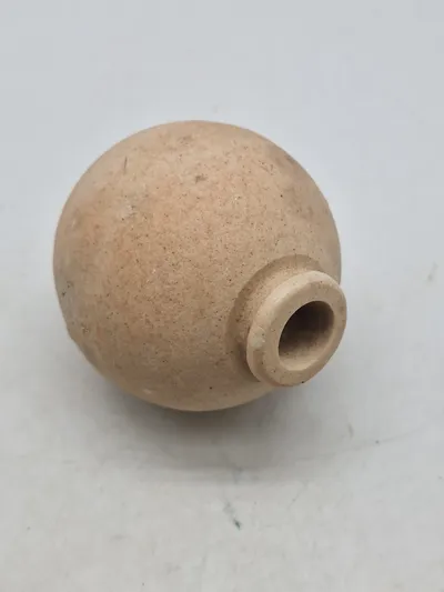 Sjælden original japansk type 4 håndgranat, lavet i krigens sidste dage af porcelæn