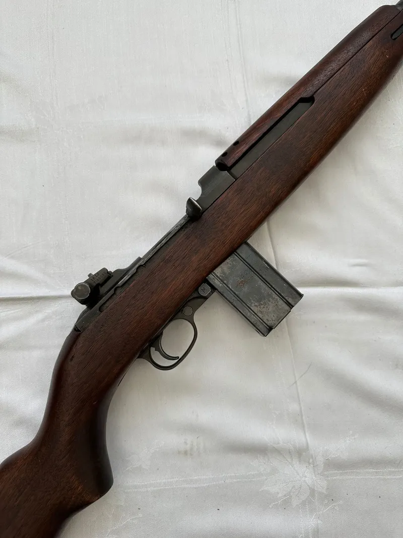 US M1 karabin kaliber 30. serie nummer 5252768  WW2 nedkastet til modstandsbevægelsen, 
ændring til Repeter koster 450 
15 skuds magasin