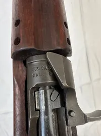 US M1 karabin kaliber 30. serie nummer 5252768  WW2 nedkastet til modstandsbevægelsen, 
ændring til Repeter koster 450 
15 skuds magasin