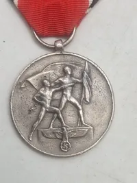 Tysk WWII - medalje: 1. Oktober 1938 med bånd - efterkrigs
