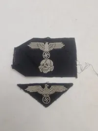 Tysk WWII - 2 stofmærker til huer - 1 tidlig Waffen-SS til skråhue og 1 til Waffen-SS M43 Panzer - efterkrigs