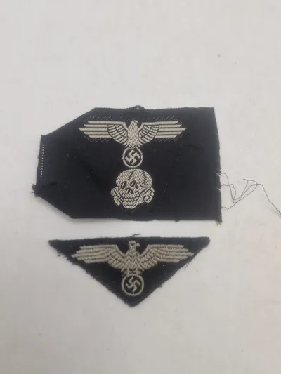 Tysk WWII - 2 stofmærker til huer - 1 tidlig Waffen-SS til skråhue og 1 til Waffen-SS M43 Panzer - efterkrigs