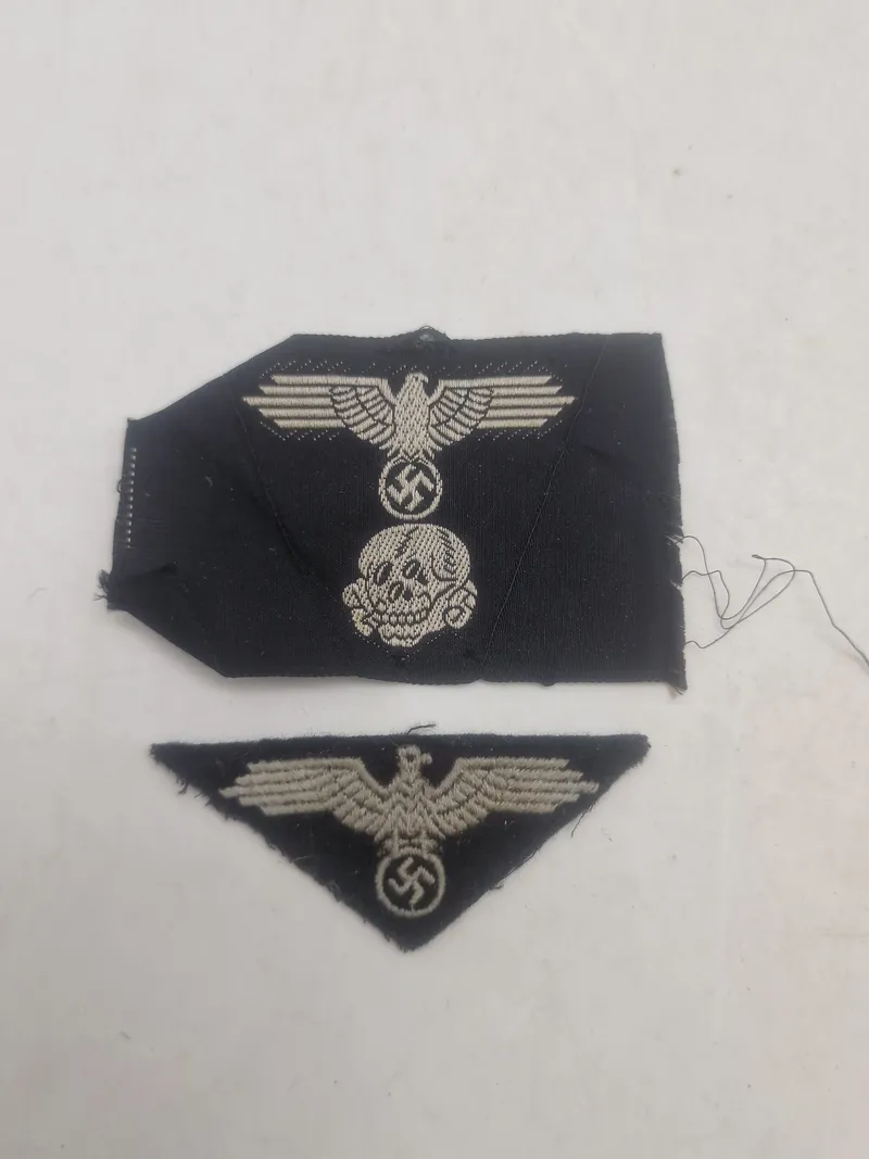 Tysk WWII - 2 stofmærker til huer - 1 tidlig Waffen-SS til skråhue og 1 til Waffen-SS M43 Panzer - efterkrigs