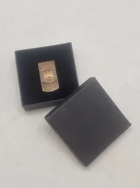 Mærke givet til svenskere, der kæmpede på tysk side under 2.VK. "TILL MINNE - Svenskar mot kommunismen 1939-1945" - med æske. Ekstrem sjælden da der kun er lavet 150 stk. i bronze og 50 stk. i sølv.
