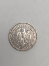Tyske sølv mønter: 2 RM fra 1934 og 5 RM fra 1935, efter nazisterne havde fået magten i Tyskland, men inden der kom hagekors på alle mønter