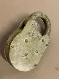 Original stor 18-tals hængelås med nøgle