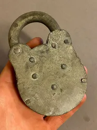 Original stor 18-tals hængelås med nøgle