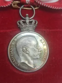 Sjælden original Kong Christian X's Frihedsmedaille, også kendt som "Pro Dania"-medaljen, som blev indstiftet den 5. maj 1946