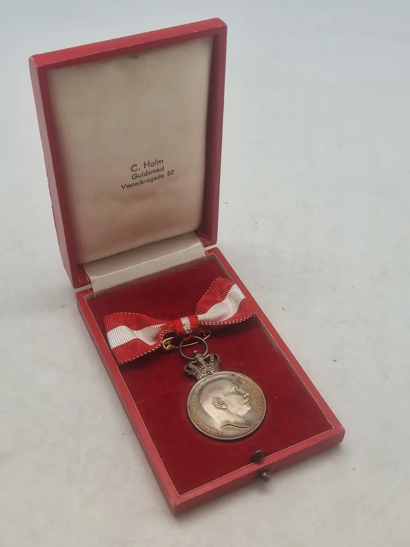 Sjælden original Kong Christian X's Frihedsmedaille, også kendt som "Pro Dania"-medaljen, som blev indstiftet den 5. maj 1946