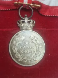 Sjælden original Kong Christian X's Frihedsmedaille, også kendt som "Pro Dania"-medaljen, som blev indstiftet den 5. maj 1946