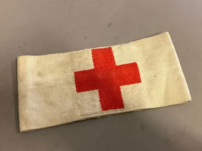 Originalt tidligt sanitets armbind, bemærk stempling SAND.D