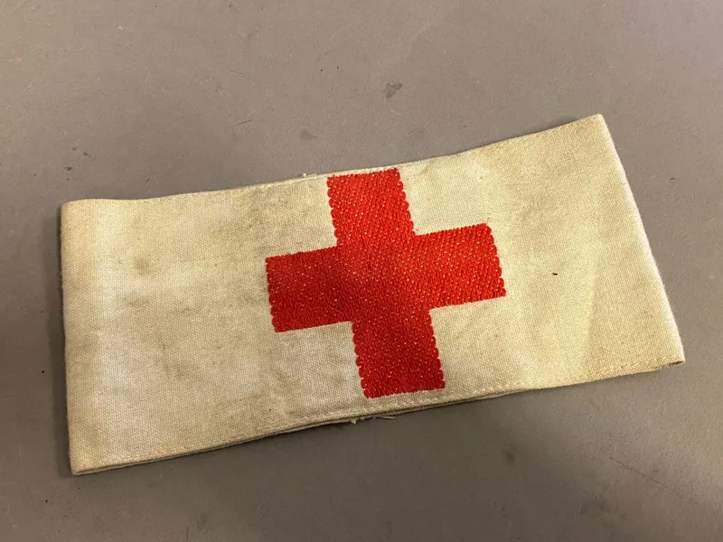 Originalt tidligt sanitets armbind, bemærk stempling SAND.D
