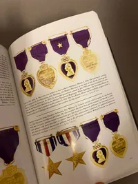 Fantastisk kæmpe bog om Purple hearts