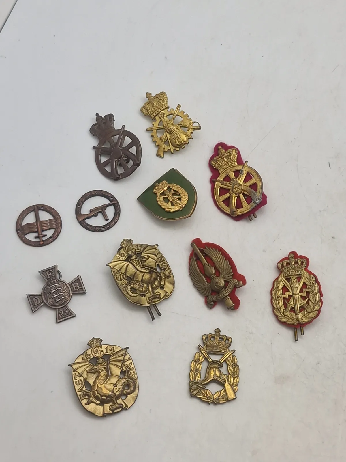 Lot diverse regimentsmærker