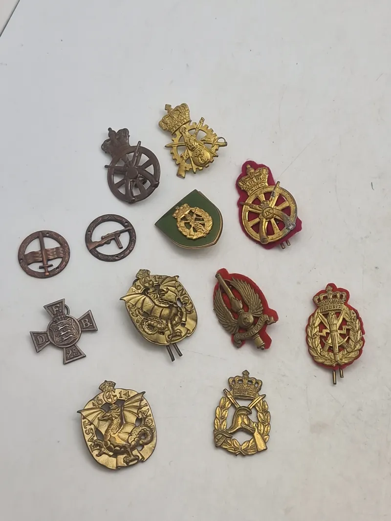 Lot diverse regimentsmærker