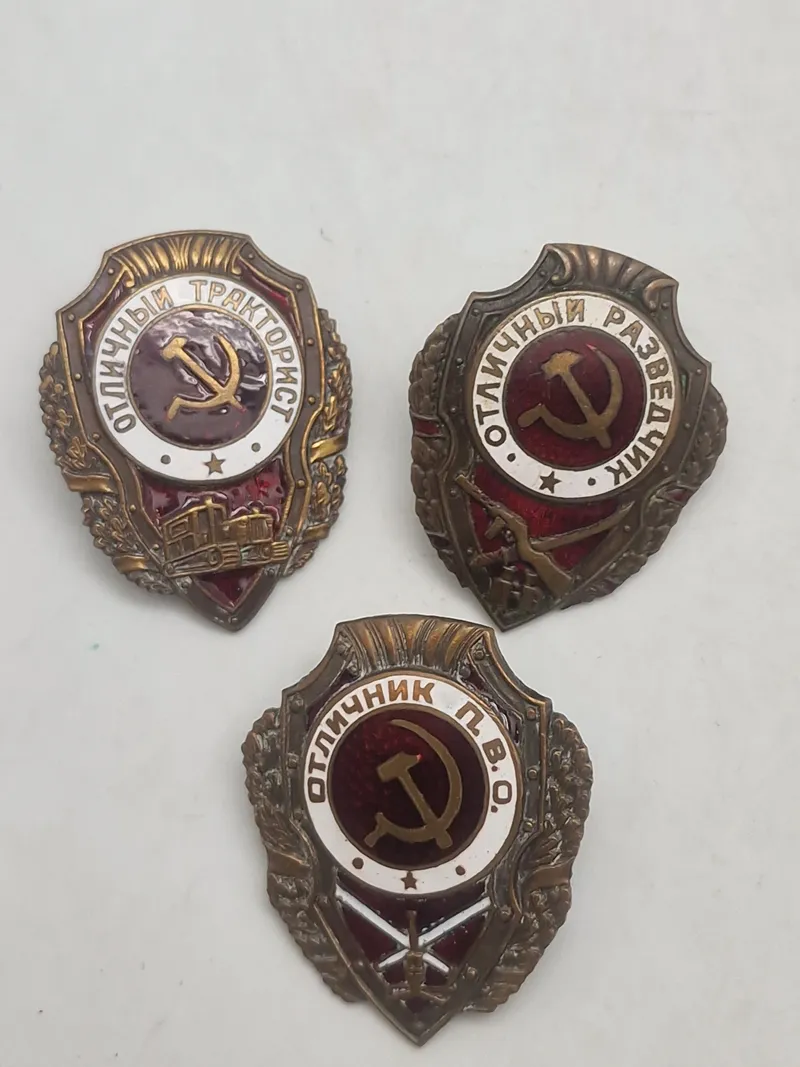 Diverse russiske badges