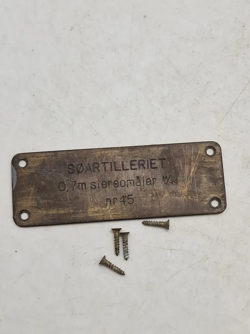 Originalt messing skilt - SØARTILLERIET 0,7m stereomåler /44

nr 45