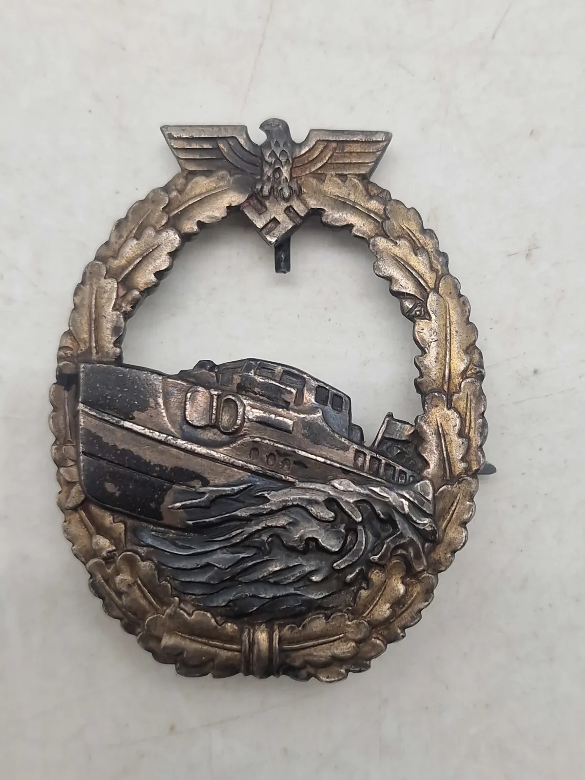 Originalt 1st pattern Kriegsmarine E-boat badge, Tombac