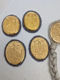 Samling Bundeswehr skydesnore og skjold