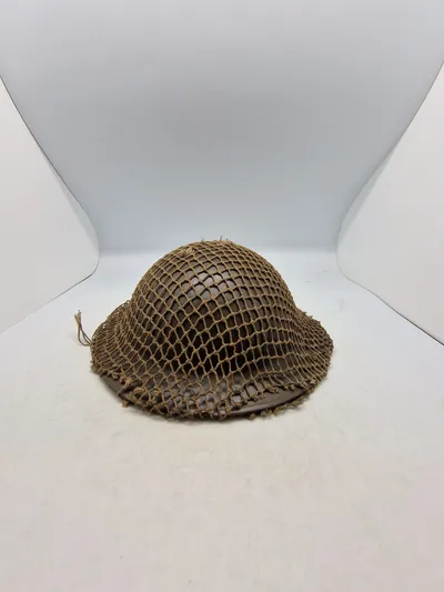 Original Belgisk hjelm med Engelsk WW2 net