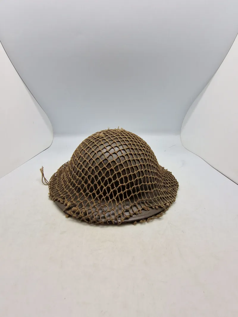 Original Belgisk hjelm med Engelsk WW2 net